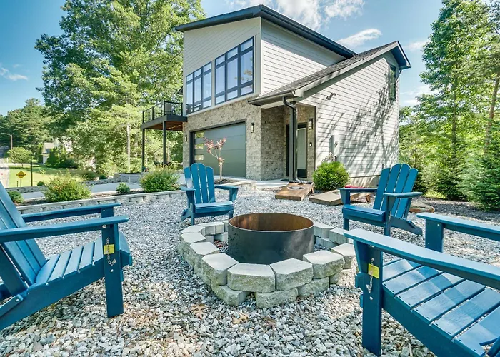 Luxury Modern Home On Golf Course With Game Room!